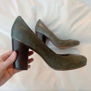 Frye Carson Pump (Olive)